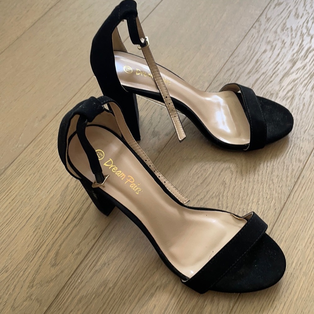 CLASSIC COMFY 4 inch block heel only worn once!